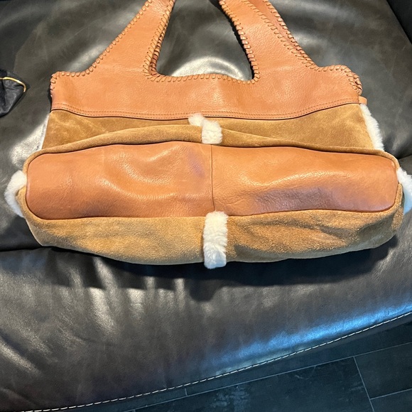VINTAGE like new UGG Quinn Hobo Shearling Bag- Chestnut - Picture 7 of 8